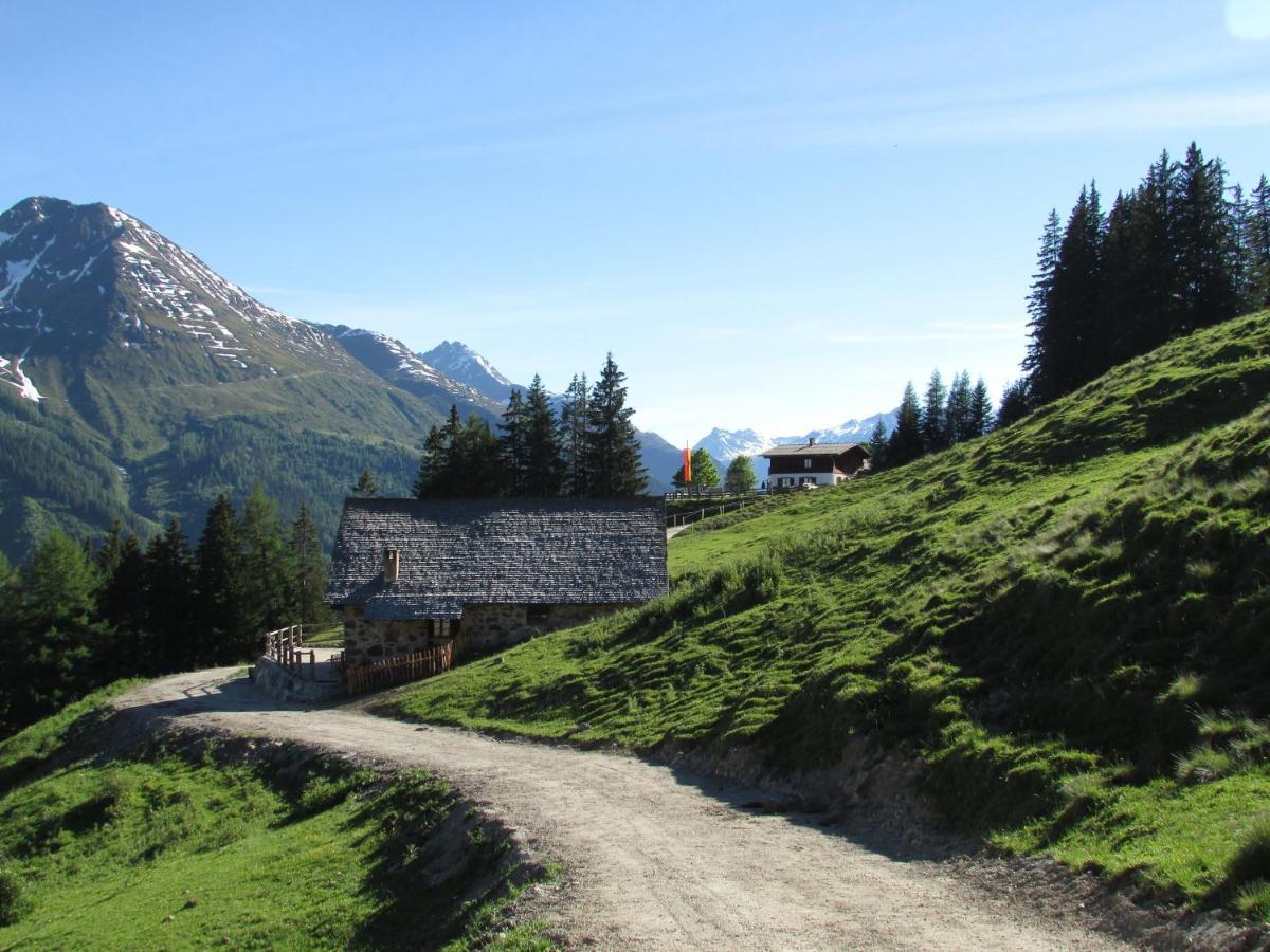 "Quality Hosts Arlberg" Hotel Zur Pfeffermuehle Sankt Anton am Arlberg Exterior photo